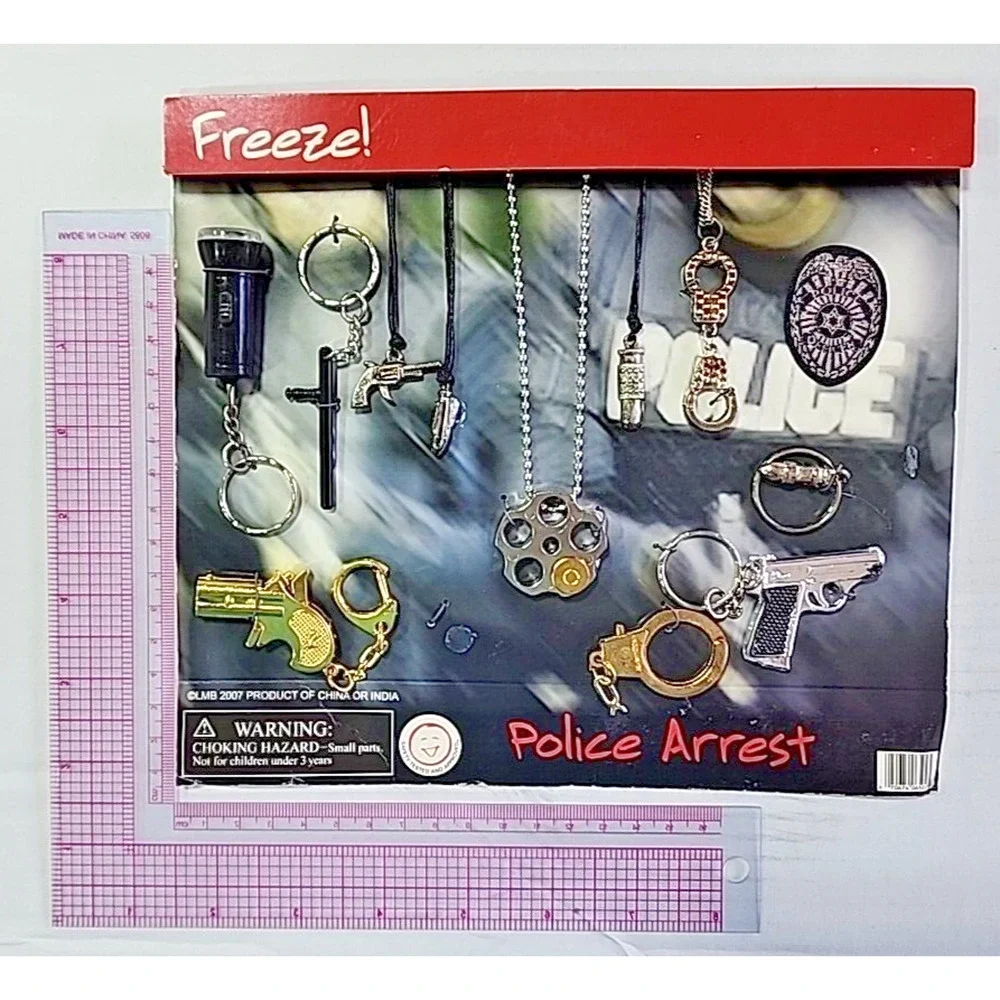 Vintage Vending Display Board Freeze!‎ Police Pretend 0463